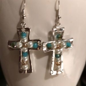 💙Silver earrings w/ pearls and beads💙